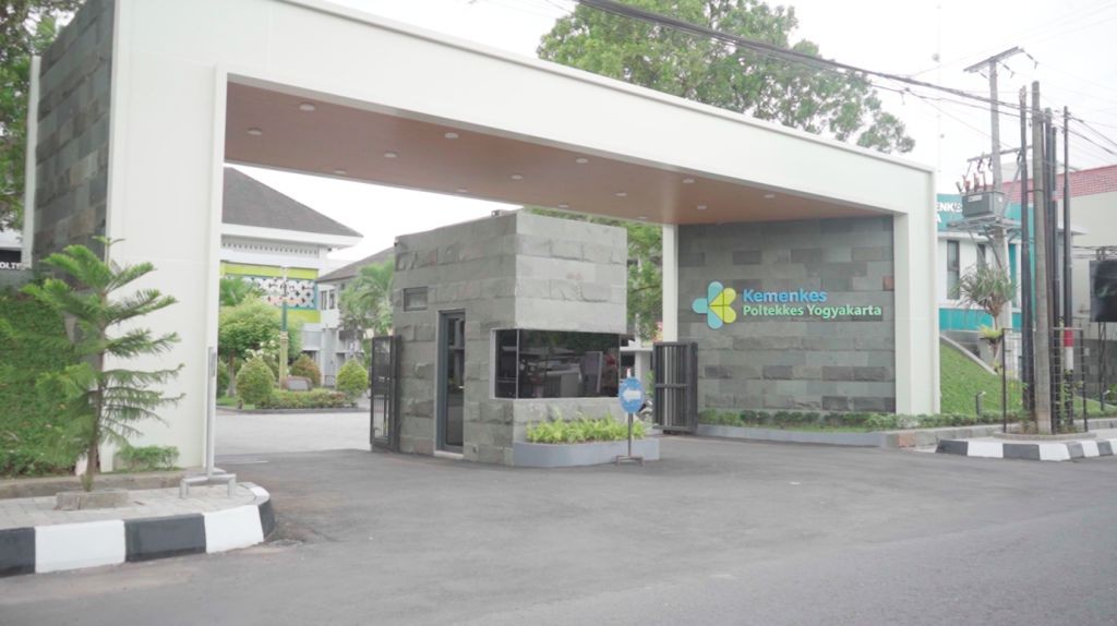 Pintu gerbang masuk ke Kampus Foto Terbaru